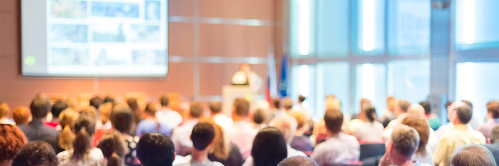 Die Teilnahme an Veranstaltungen in der Hansestadt fördert den Austausch von Wissen und Erfahrungen zwischen Experten verschiedener Branchen